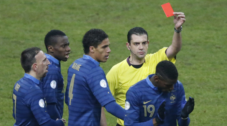 2013-ban a francia-spanyol meccsen kiállította Pogbát a bíró /Fotó: AFP