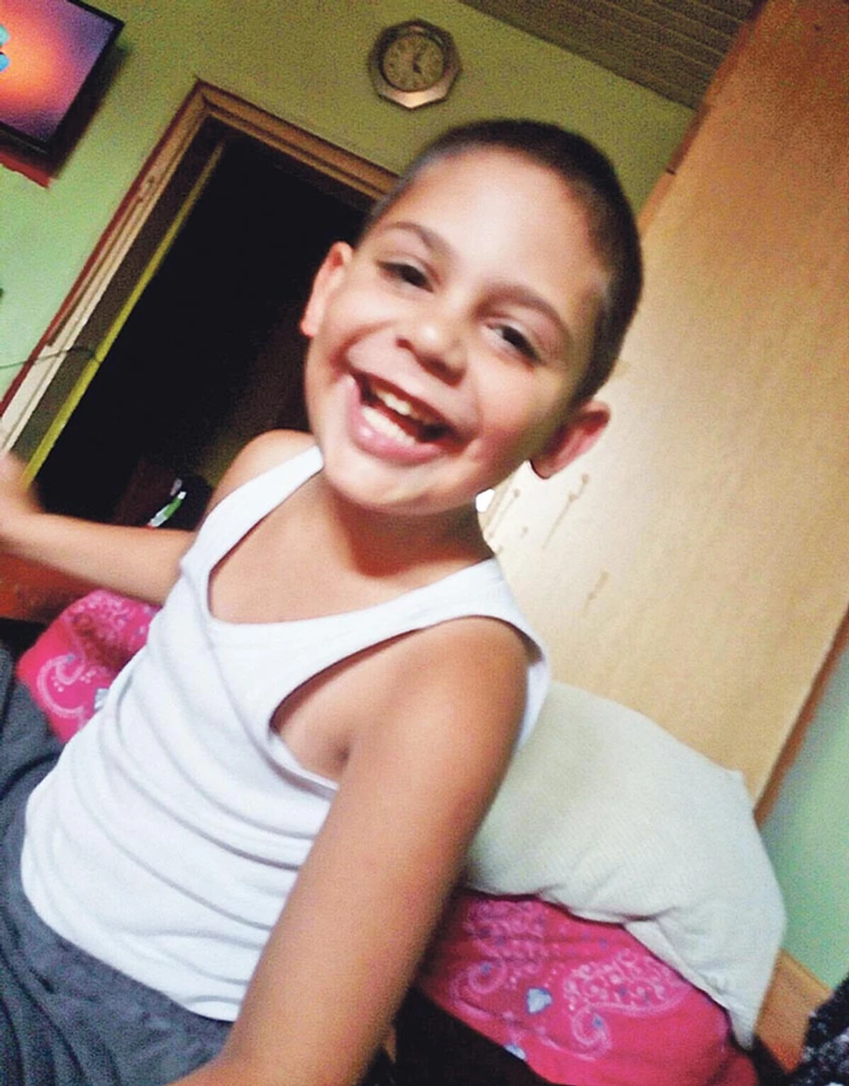 Šestogodišnji dečak ne može da hoda ni 100 metara, nosi pelene i hrani se na flašicu, te su lekari savetovali da se odloži njegov polazak u školu