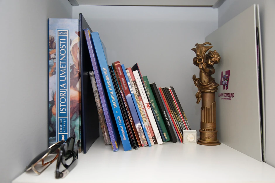 Uroš Jovčić, Dženi Martin - dom