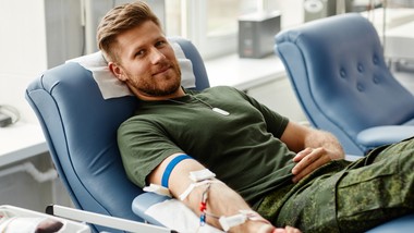 świąteczny prezent da krwiodawców. wystarczy, że oddadzą krew w konkretnym dniu