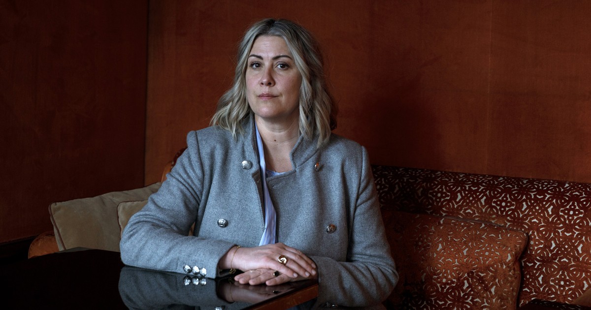 Zapraszał obcych, by gwałcili jej matkę. Caroline Darian: Wiem, iż mnie też odurzył