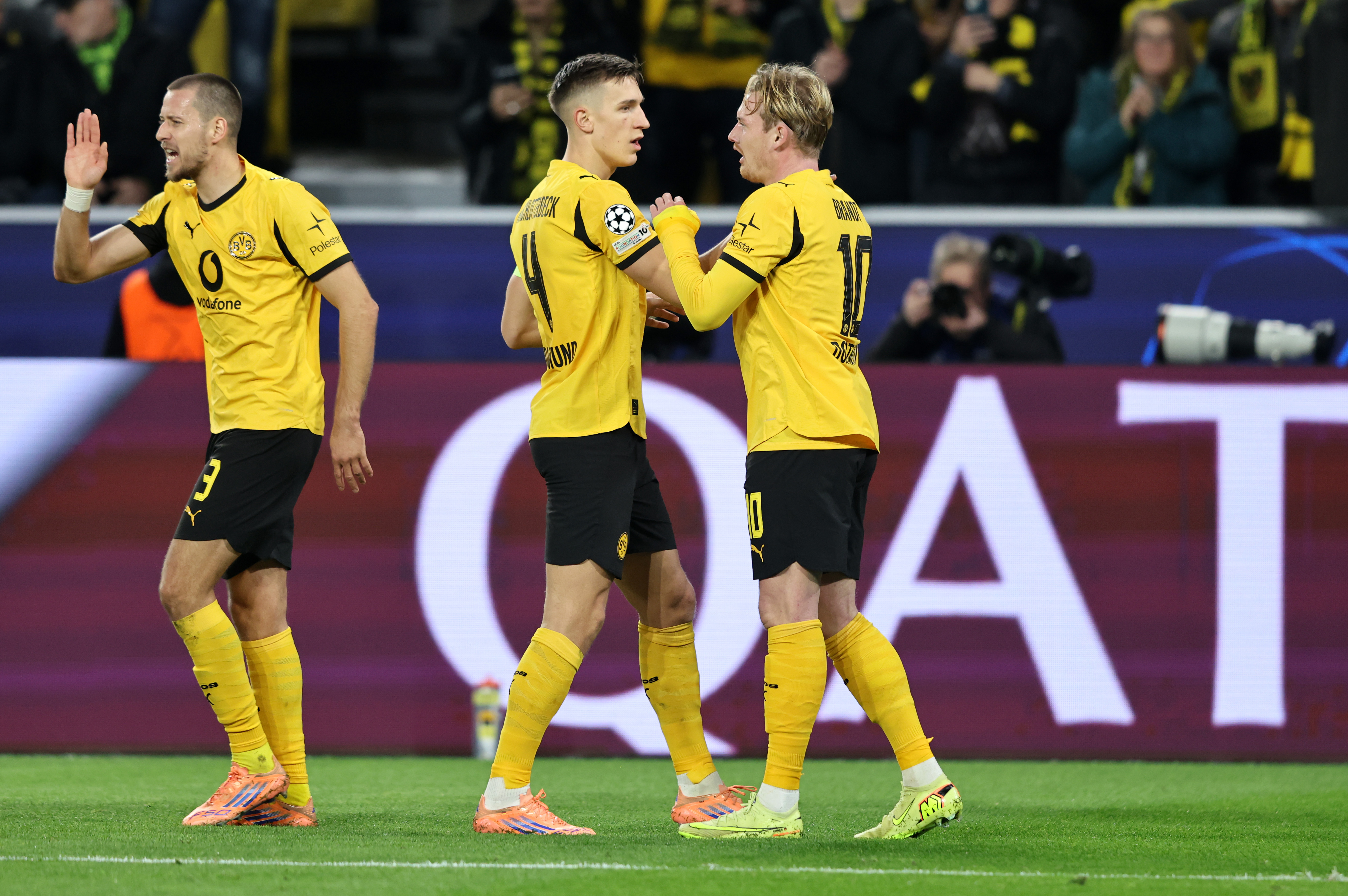 Trotz eigener Vertragszweifel: Schlotterbeck rechnet mit BVB-Kollegen ab