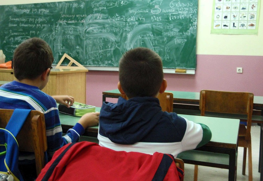 Dečak je juče seo prvi dan u klupu nakon 10 dana odsustva