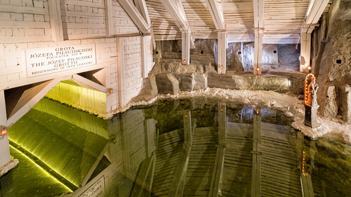 Muzeum Auschwitz-Birkenau i Kopalnia Soli „Wieliczka” znalazły się na listach atrakcyjnych celów podróży na świecie w 2019 roku w plebiscycie portalu TripAdvisor - informuje „Rzeczpospolita".