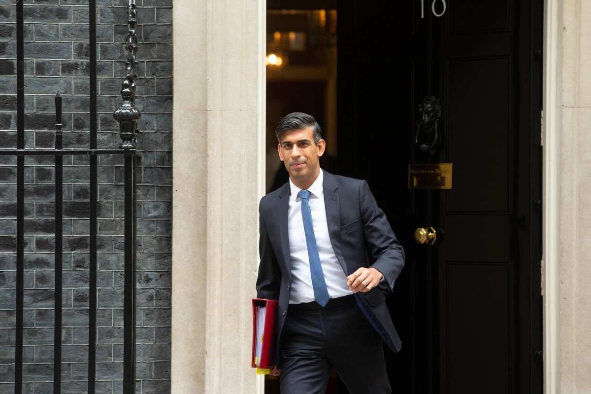 Rishi Sunak leaves 10 Downing Street for PMQs.