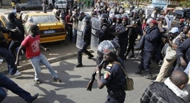 COVID-19: Affrontements au Sénégal sur le couvre-feu 