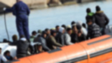 Lampedusa: nieletni imigranci kaleczą się na znak protestu