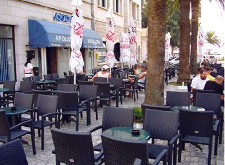 U kafić advokata Ratka Pantovića upalo 30 kriminalaca