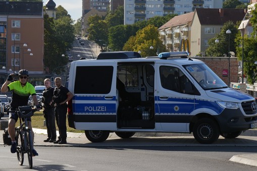 Polsko-niemieckie przejście graniczne Słubice - Frankfurt nad Odrą. Niemiecka policja kontroluje wjeżdżających do Niemiec.