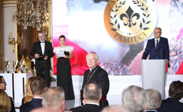 Abp Jędraszewski pierwszym laureatem nagrody Strażnik Wartości tygodnika "Do Rzeczy"