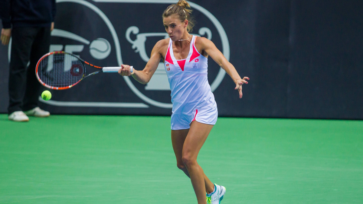 Alicja Rosolska i japońska tenisistka Nao Hibino przegrały z rozstawionymi z numerem czwartym Rosjankami Jekatieriną Makarową i Jeleną Wiesniną 3:6, 6:7 (3-7) w 1/8 finału turnieju WTA Premier na kortach twardych w Montreal (pula nagród 2,414 mln dol.).