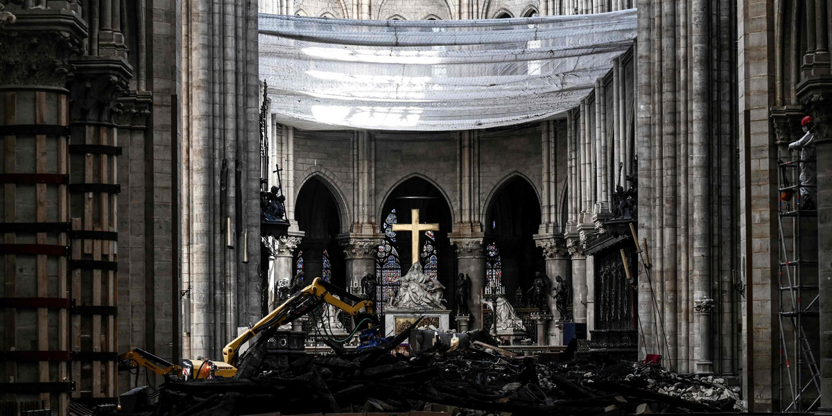 Miliarderzy nie wpłacili ani grosza na odbudowę Notre Dame