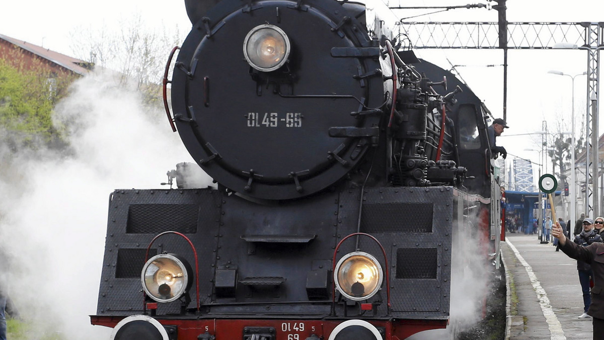 Na trasę kolejową linii Nysa-Brzeg wyjedzie dziś zabytkowy parowóz Ol49-69. To pierwszy kurs parowozu od 25 lat.