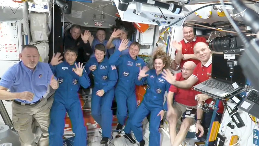 Astronauti (od gore, L-D): Nik Hejg, Aleksander Gorbunov, Suni Vilijams, Aleksej Ovčinin, Buč Vilmor, Takuja Oniši, En Meklejn, Kiril Peskov, Nikol Ajers, Don Petit i Ivan Vagner na ISS 16. marta