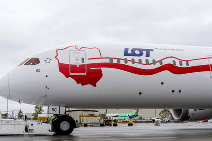 Dreamliner LOT-u w biało-czerwonym malowaniu na 100-lecie niepodległości