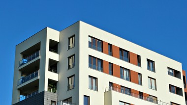 mieszkanie w spadku. sprzedać czy wynająć? to zależy od miasta