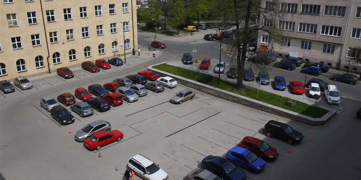 Parkingi tylko dla urzędników