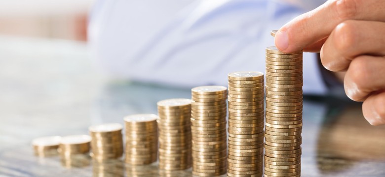 1000 zł dodatku miesięcznie do pensji. Pierwsze przelewy od 1 lipca