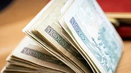1750 zł wsparcia dla seniorów jeszcze w tym roku i 3500 zł w kolejnym. z wnioskiem trzeba się pospieszyć