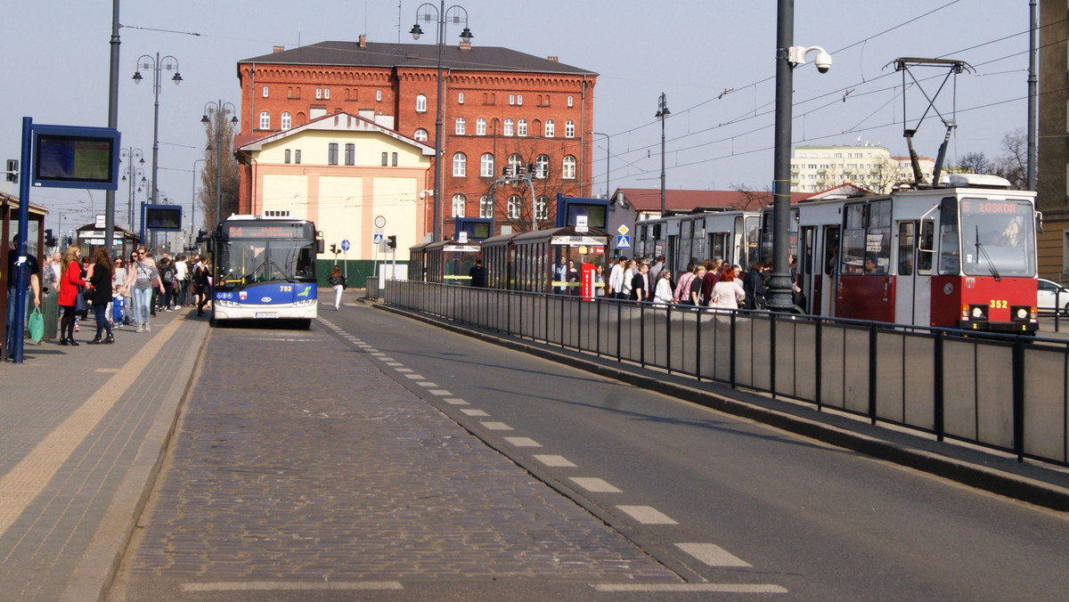 Prezydent Bydgoszczy Rafał Bruski chce zgłosić radzie miasta projekt uchwały o bezpłatnych przejazdach miejskimi autobusami i tramwajami dla dawców szpiku. Poza tym samorząd zapowiada bezpłatne przejazdy dla studentów w czasie juwenaliów, a także dla wszystkich 2 marca, z okazji rocznicy komunikacji publicznej.
