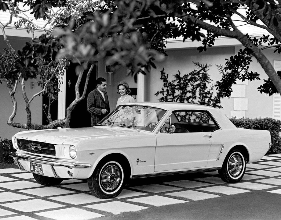 Ford Mustang zjechał z linii montażowej w 1964 roku. Kolejne generacje produkowane są od 55 lat