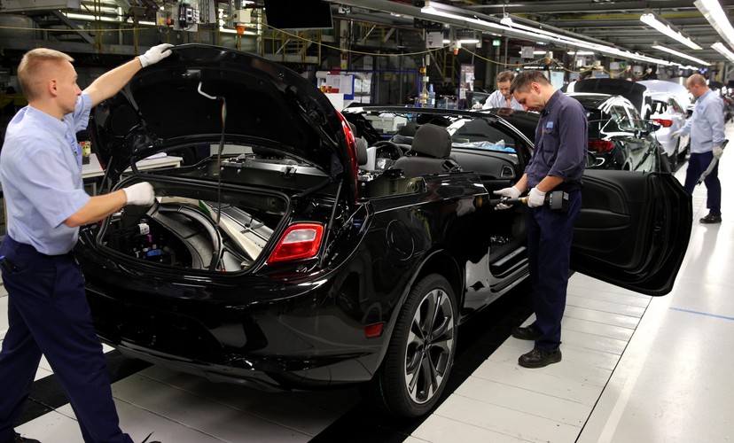 Linia produkcyjna Buick Cascada w fabryce Opla w Gliwicach <br><br> (mr) PAP/Andrzej Grygiel