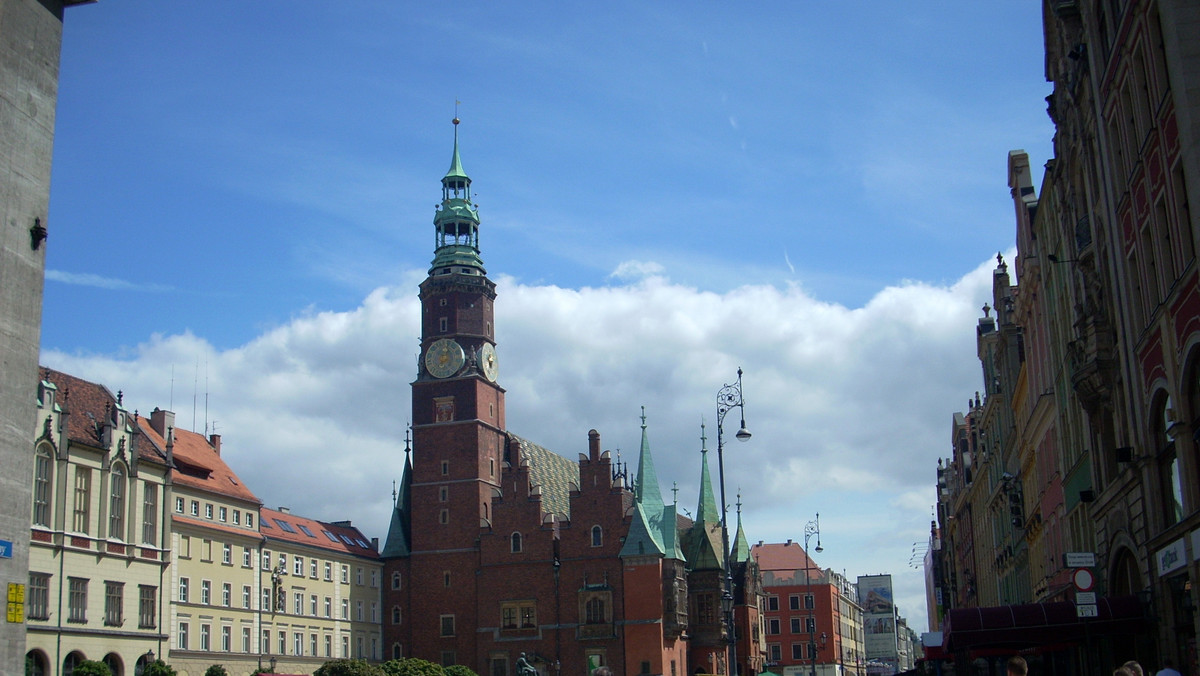 Wrocław zamierza walczyć z osobami, które wyłudzają pieniądze na ulicy - pisze "Polska The Times".