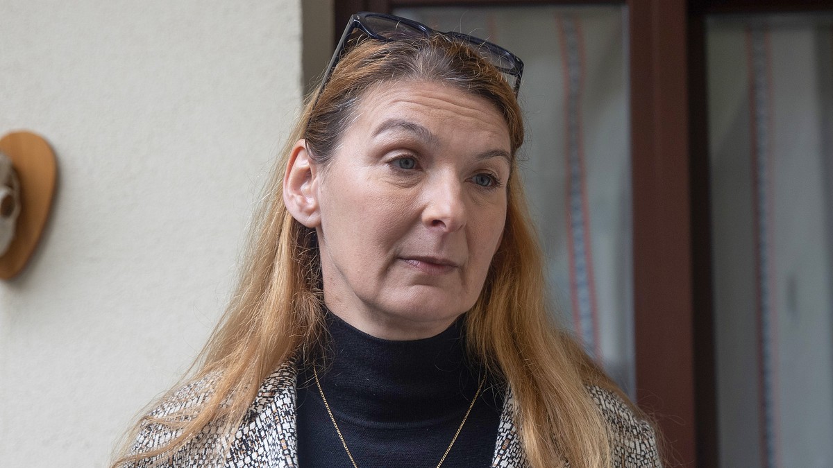 Alig pár nap után összetörték a G-Mercit elragadó turul szobrát Ferencvárosban: kamerafelvétel készült az elkövetőkről