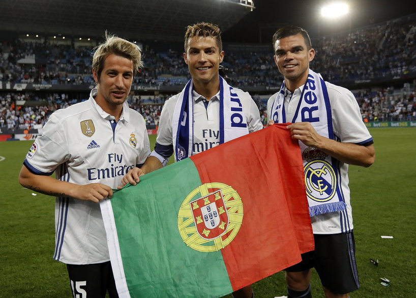 Fabio Coentrao w barwach Realu Madryt razem z (od lewej) Cristiano Ronaldo oraz Pepe