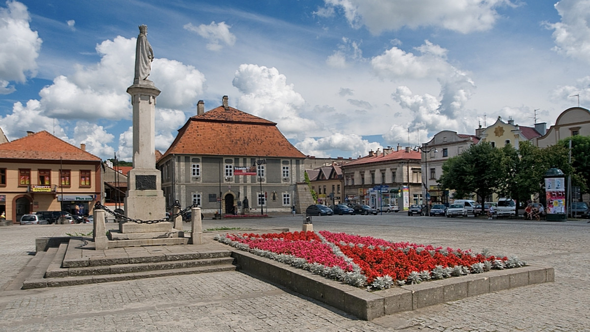 Mieszkańcy Bochni mówią z uśmiechem, że ich miasto jest jak Rzym. Też leży na siedmiu wzgórzach. Miasteczko nie jest duże, a zatem szybko okazuje się, że nawet krótki spacer oznacza konieczność zmierzenia się ze stromiznami ulic.