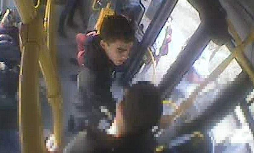 Brutalne pobicie w autobusie. Policja szuka tego mężczyzny.