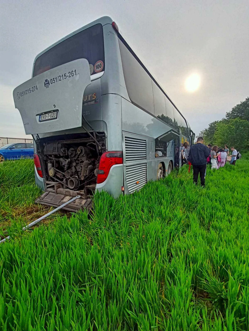 Autobus sleteo sa puta kod Bijeljine