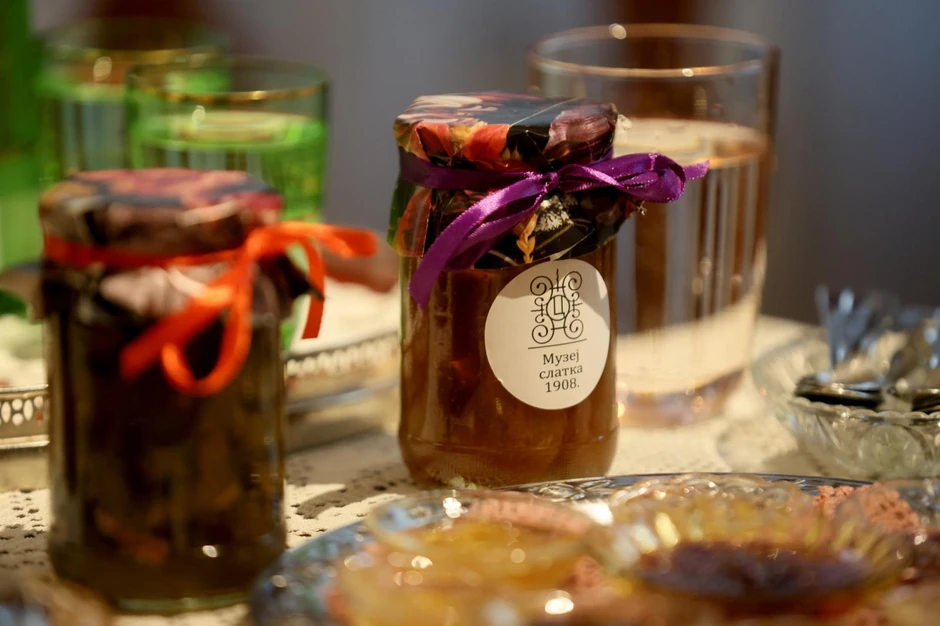 Feliks Kanic, austrijski putopisac, piše o kneginji Ljubici da je u Ljubičevu, kao "vrhovna domaćica", prela, mesila i pekla hleb, kuvala slatko - kaže Marina Lukić Cvetić, istoričar umetnosti i medievalista