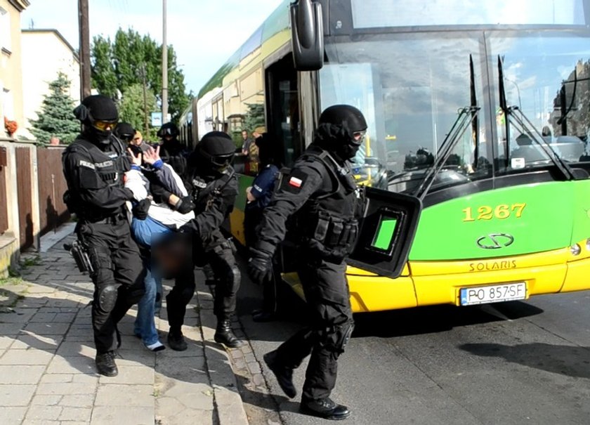 Nożownik w autobusie