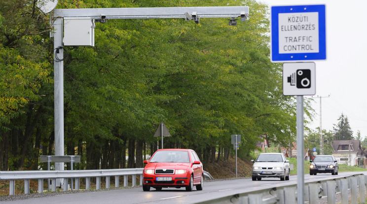 Április 5-től életbe lépnek a szuper intelligens fix traffipaxok, jobb ha mindig figyel a sebesség betartására! /Fotó: MTI-Czeglédi Zsolt