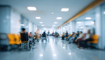 Donald Tusk zaprzecza odsyłaniu pacjentów onkologicznych. NIL pokazuje dane NFZ