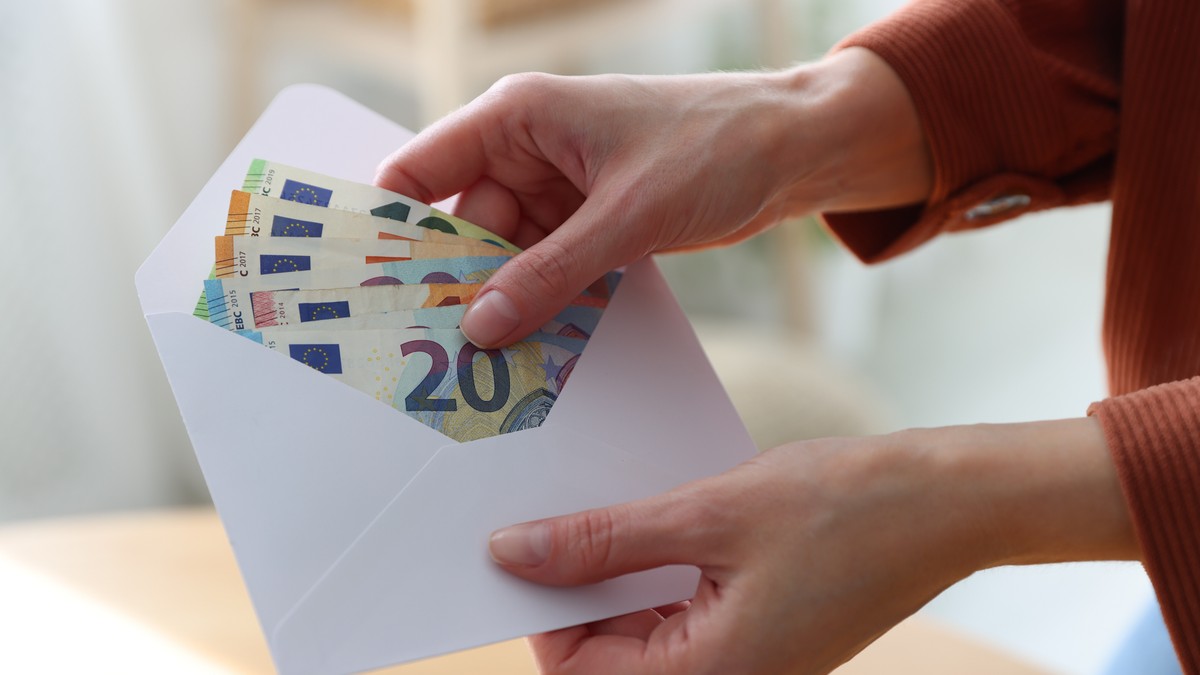 Koliko novca se poklanja za rođendan – 20, 50 ili 100 evra? Evo od čega zavisi iznos
