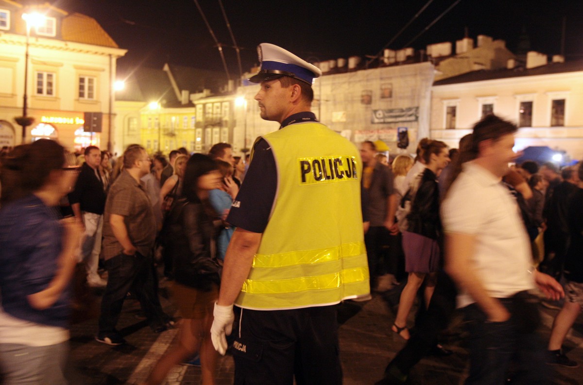 Wakaty w policji sięgają 12 proc.
