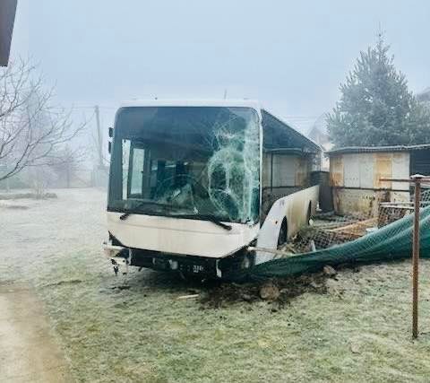 Autobus v Gerlachove narazil do oplotení.
