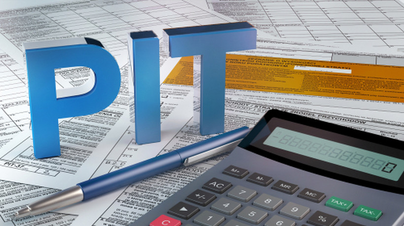 PIT-28 jest przeznaczony dla ryczałtowców, a więc osób fizycznych osiągających przychody opodatkowane zryczałtowanym podatkiem dochodowym