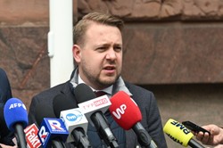 Awantura w studiu wyborczym. Ozdoba: Krzesło miałoby dobry wynik