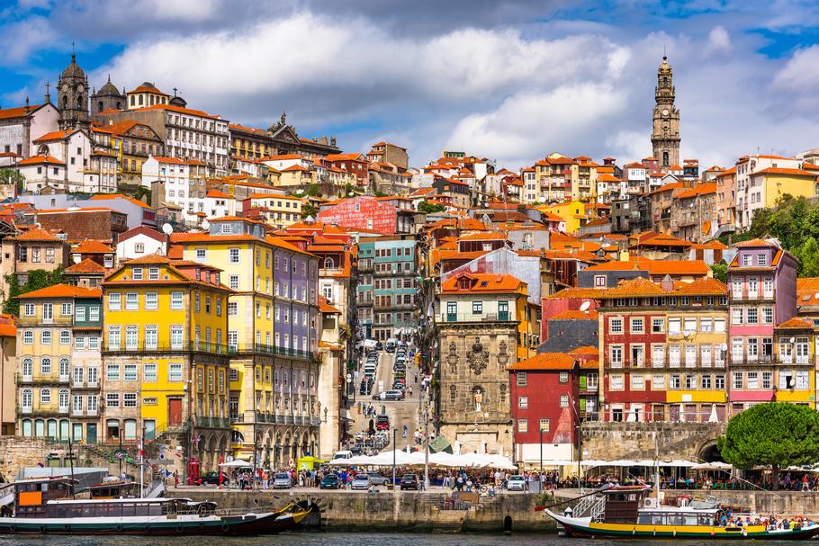 O zwycięstwie w rankingu najlepszych krajów do pracy zdalnej zdecydowały dostępność wiz, znajomość angielskiego wśród mieszkańców, stabilność polityczna, znikoma przemoc, wspaniała pogoda i czyste powietrze. Na zdjęciu starówka w Porto