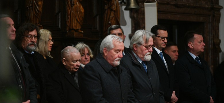 W archikatedrze warszawskiej trwa msza za ofiary katastrofy smoleńskiej