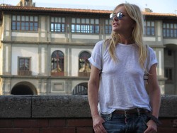 Wakacyjna Monika Olejnik bez stanika. Wygląda jak nastolatka!