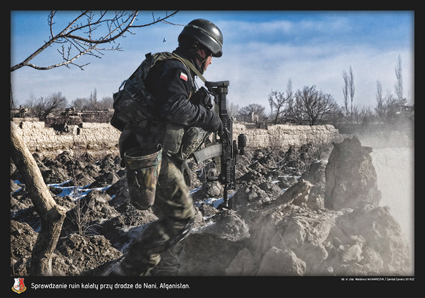 Sprawdzanie ruin kalaty przy drodze do Nani. Polska misja w Afganistanie. Fot. st. chor. szt Adam Roik. Combat Camera DO RSZ