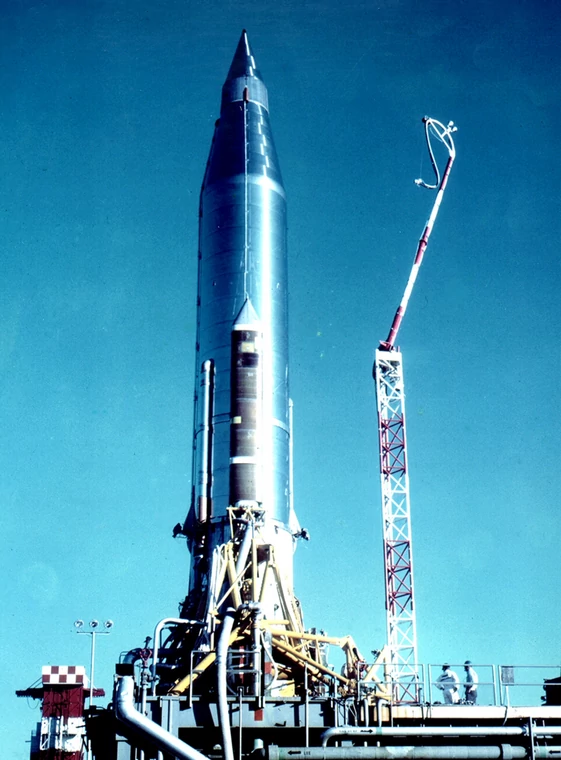 Rakieta Atlas B z satelitą SCORE na platformie startowej