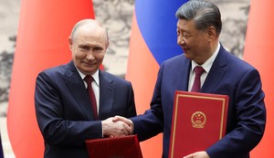 Vladimir Putin i Si Đinping tokom ceremonije potpisivanja dokumenata u Pekingu 20. maja