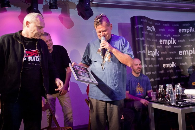 Kult pokrył się platyną