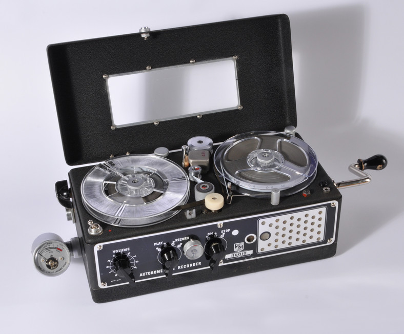 Pierwszy egzemplarz swego magnetofonu - Nagra 1 - Stefan Kudelski opracował w roku 1951 jako student fizyki. Rok później, pokazany na The First International Amateur Recording Contest, magnetofon ten otrzymał pierwszą nagrodę. W następnych latach Kudelski stale dopracowywał swoją konstrukcję. Fot. Courtesy of The Kudelski Group
