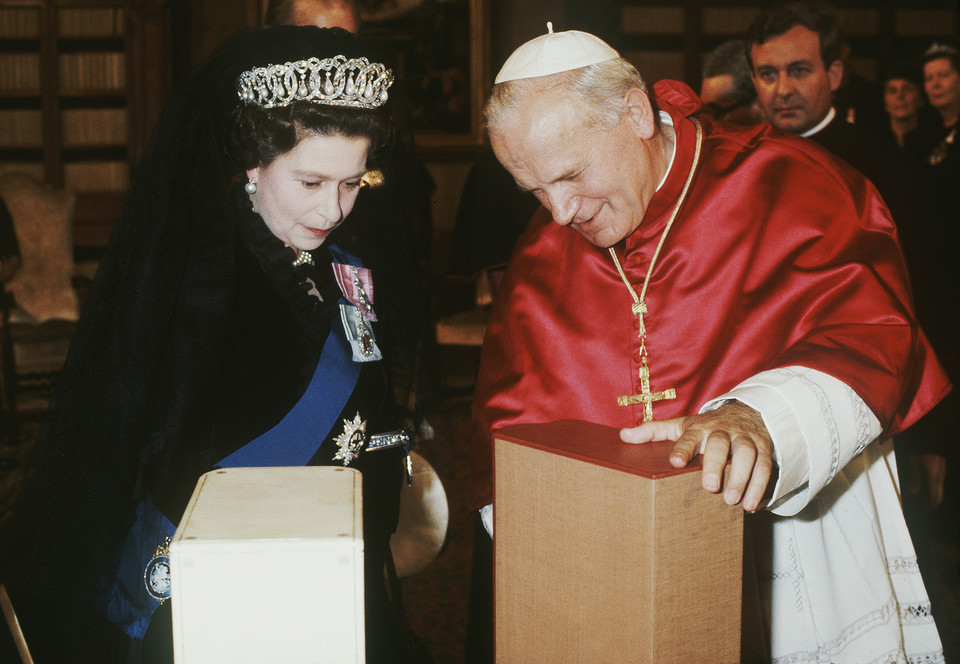 Elżbieta II i znani Polacy: Jan Paweł II, Watykan 1980 rok